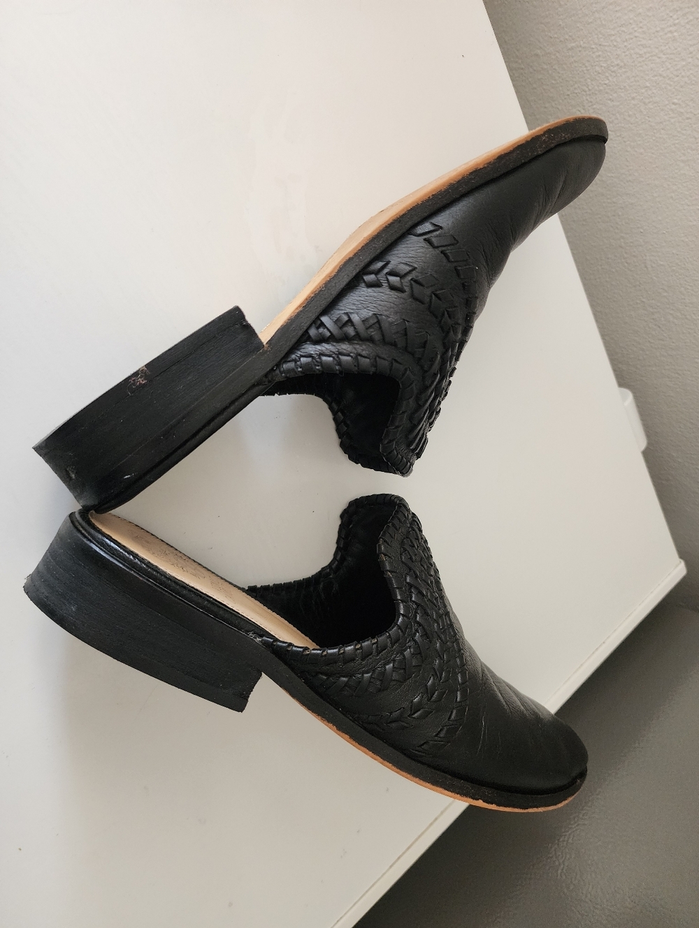 Vince Camuto Sona Mule sandals Women's Size 9.5 Pointy Toe Shoe Black Leather - Picture 8 of 11